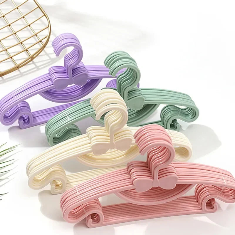 10Pcs Adjustable Baby Hangers – Cute Windproof Kids Clothes Hanger Set with Space-Saving Interlocking Design